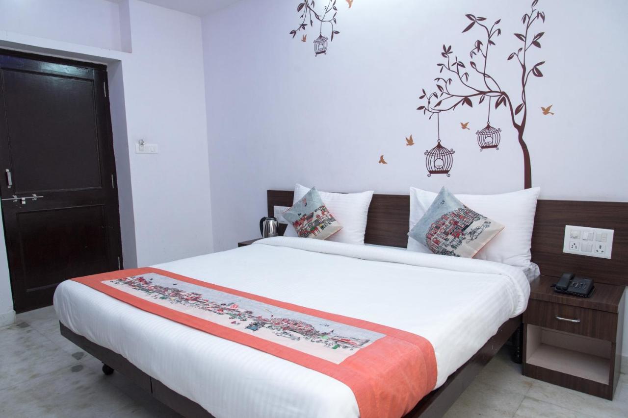 Oyo 14118 Hotel Kalika Palace ウダイプル エクステリア 写真
